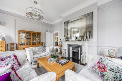 undefined, Wellington Square, Cheltenham