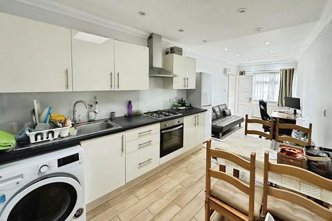 1 bedroom property to rent, Kenton Gardens (Side Annexe), Harrow, HA3