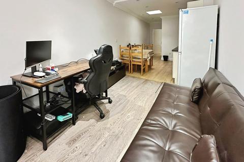 1 bedroom property to rent, Kenton Gardens (Side Annexe), Harrow, HA3