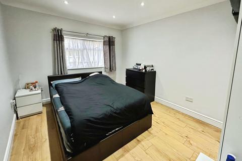 1 bedroom property to rent, Kenton Gardens (Side Annexe), Harrow, HA3