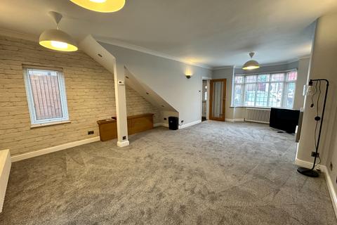 3 bedroom semi-detached house to rent, Tower Road, Oldbury B69