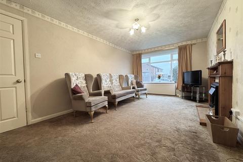 2 bedroom detached bungalow for sale, Woodlands Drive, Skelmanthorpe, Huddersfield HD8 9DB