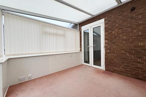 2 bedroom detached bungalow for sale, Woodlands Drive, Skelmanthorpe, Huddersfield HD8 9DB