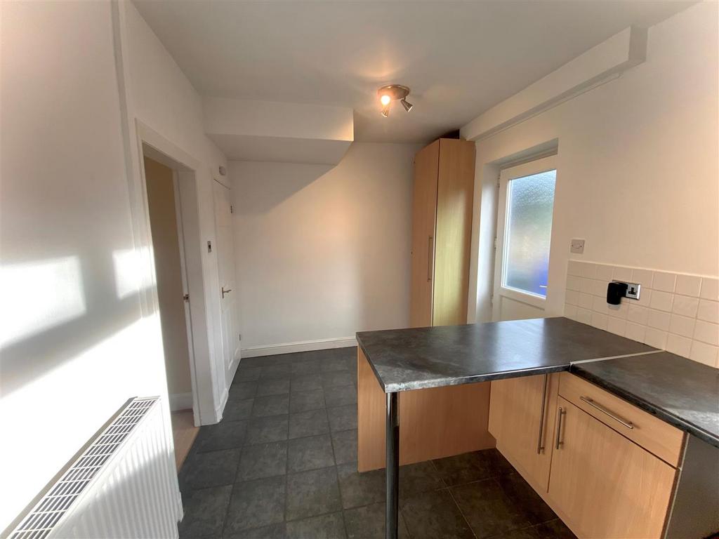 Kitchen 2.jpg