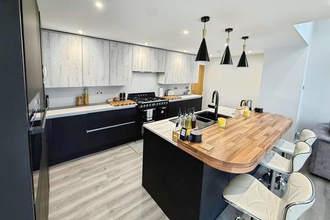3 bedroom semi-detached house for sale, Hamilton Close, Hinckley