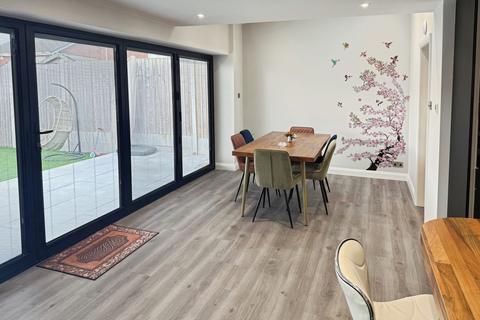 3 bedroom semi-detached house for sale, Hamilton Close, Hinckley