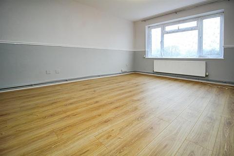 3 bedroom flat to rent, Claymore, Hemel Hempstead HP2