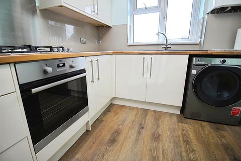 3 bedroom flat to rent, Claymore, Hemel Hempstead HP2