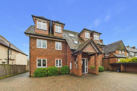 2 bedroom apartment for sale, Kingsend, Ruislip HA4