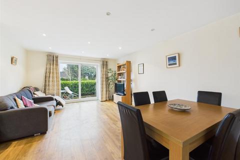 2 bedroom apartment for sale, Kingsend, Ruislip HA4