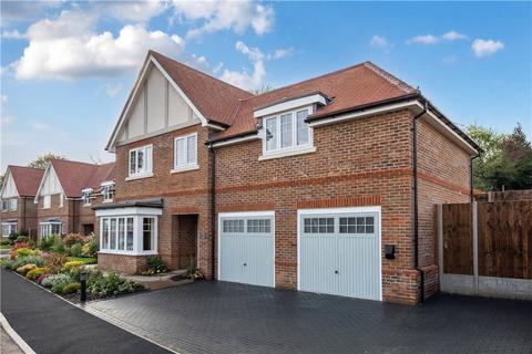 3 bedroom semi-detached house for sale, Chipstead Way, Surrey SM7
