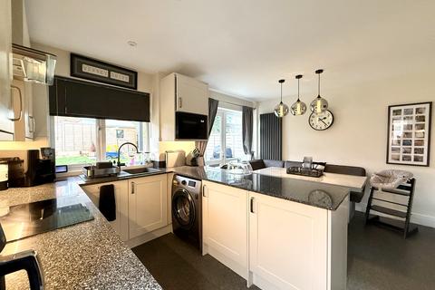 3 bedroom semi-detached house for sale, Verney Drive, Stratford-upon-Avon CV37