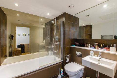 2 bedroom flat to rent, Landmark East Tower, Canary Wharf, London, E14