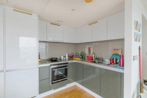 2 bedroom flat to rent, Landmark East Tower, Canary Wharf, London, E14