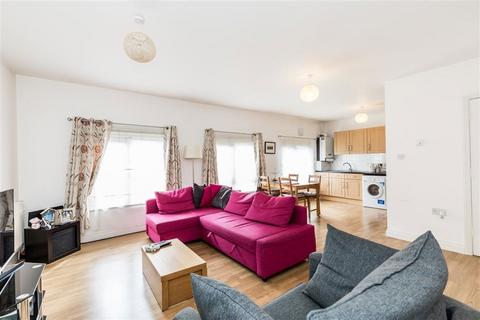 2 bedroom flat to rent, Plumbridge Street, London SE10