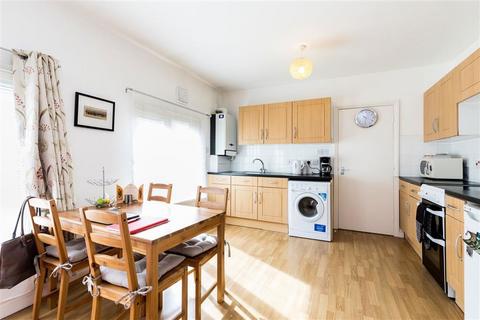 2 bedroom flat to rent, Plumbridge Street, London SE10