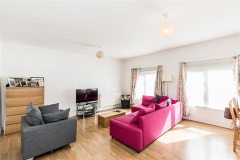 2 bedroom flat to rent, Plumbridge Street, London SE10