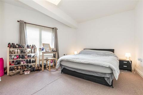 2 bedroom flat to rent, Plumbridge Street, London SE10