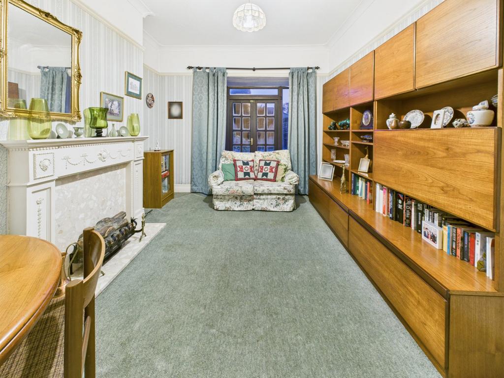 Bedroom/Dining Room