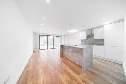 3 bedroom flat to rent, Kingston Road, South Wimbledon, Wimbledon, SW19