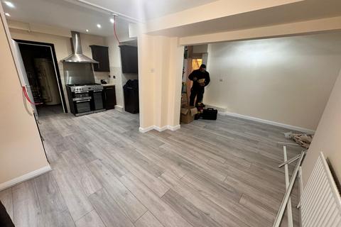 undefined, Bourne Avenue, Hayes UB3