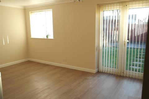 3 bedroom terraced house to rent, Sandringham Road, Didcot