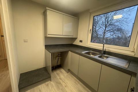 2 bedroom flat to rent, Watermead Road, Farlington