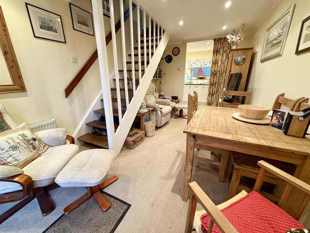 Lounge dining