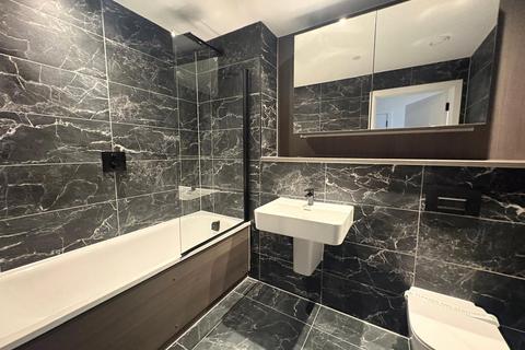 2 bedroom apartment to rent, Trinity Way, Manchester, M3