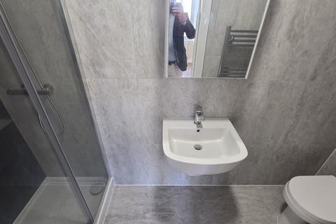 6 bedroom house share to rent, Aldborough Spur, Slough, Berkshire, SL1