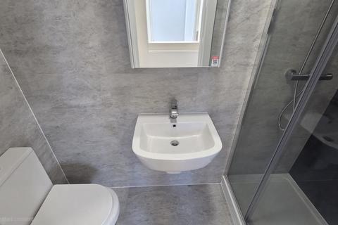 6 bedroom house share to rent, Aldborough Spur, Slough, Berkshire, SL1