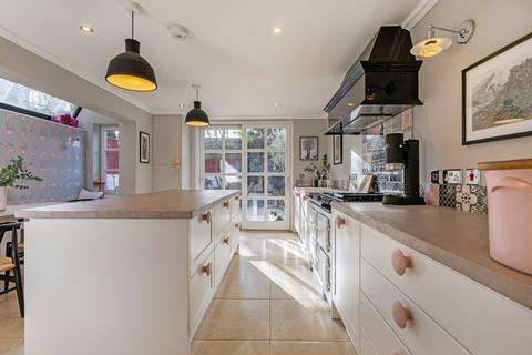 4 bedroom terraced house for sale, Shottendane Road, London