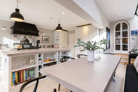 4 bedroom terraced house for sale, Shottendane Road, London