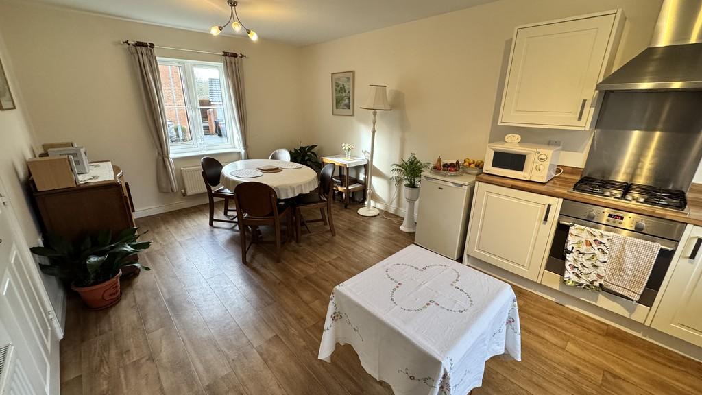 Kitchen/dining family room