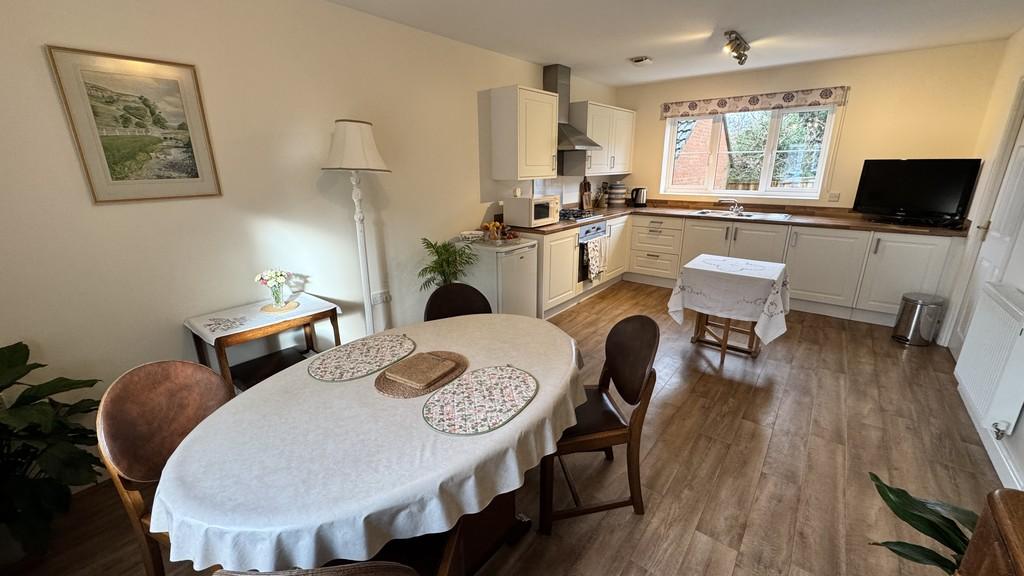 Kitchen/dining family room