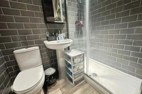 2 bedroom apartment for sale, Leeds LS19