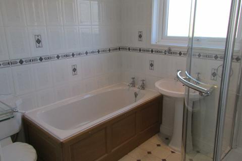3 bedroom semi-detached house to rent, Seacombe Avenue, Cullercoats, Tyne and Wear, NE30