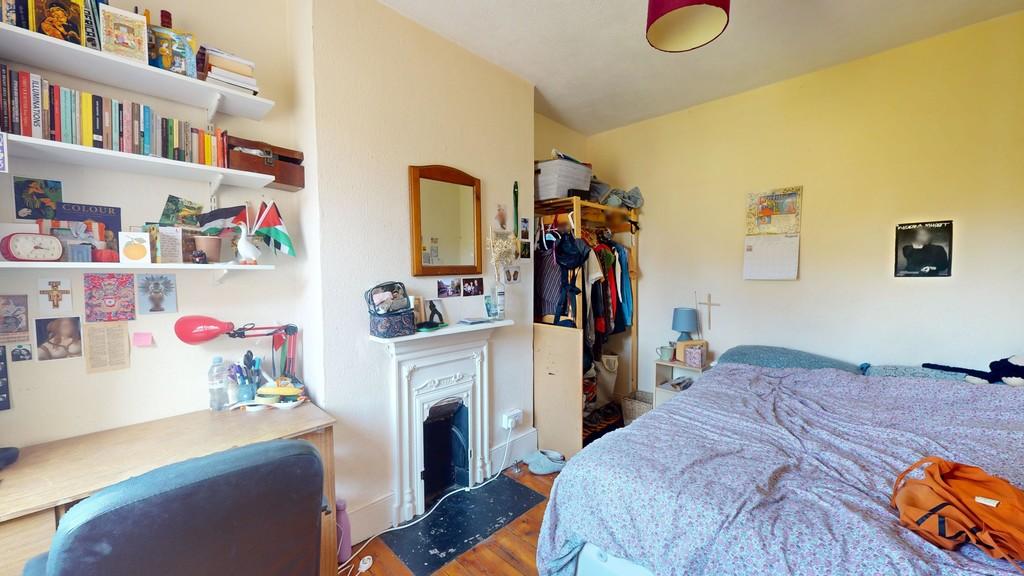 Bedroom 4 - Angle 1