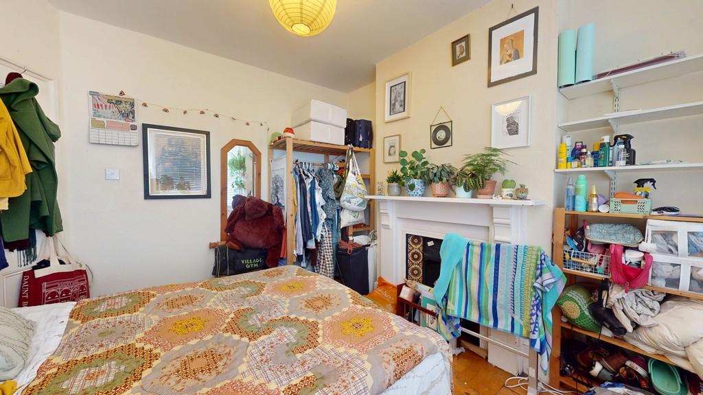 Bedroom 1 - Angle 2