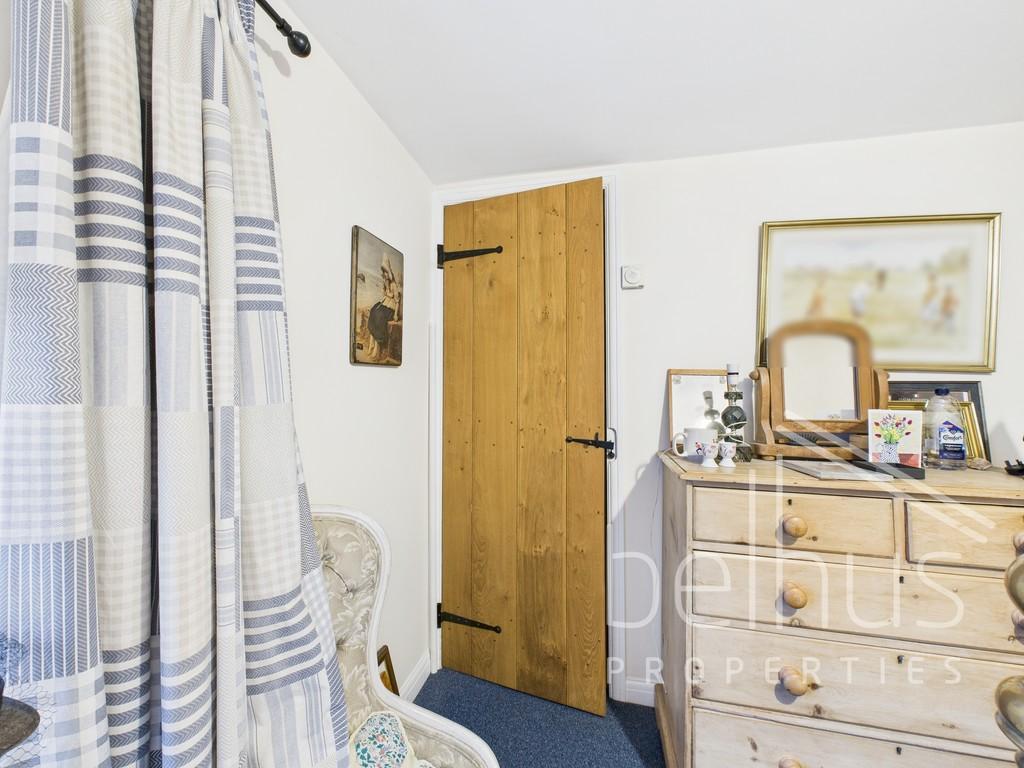 Bedroom cupboard 007