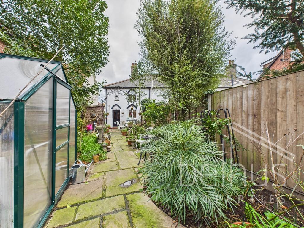 Garden with Greenhouse 041