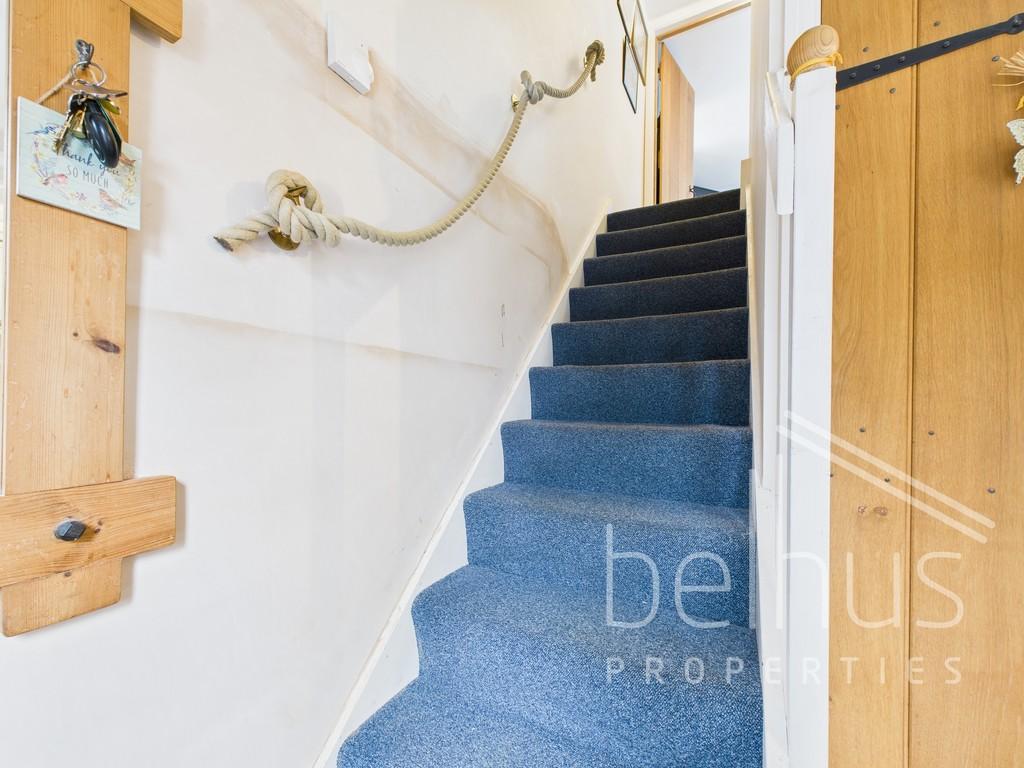 Stairs to first floor 017