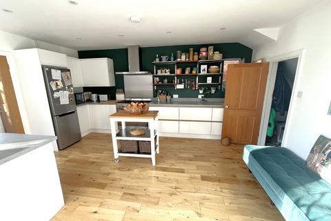 4 bedroom detached house for sale, Vale Road, Alexandra Park