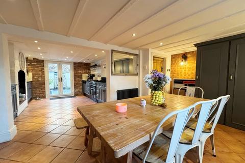 undefined, Castle Grove, Kenilworth
