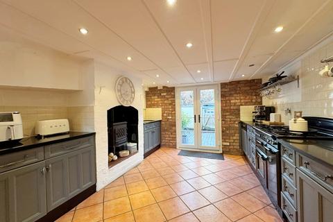 undefined, Castle Grove, Kenilworth
