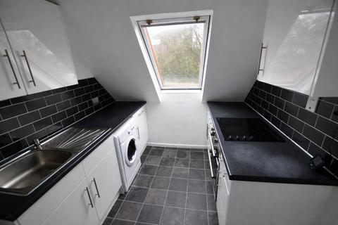 1 bedroom maisonette to rent, Redhall Close