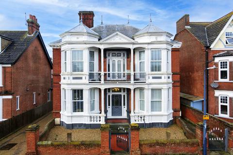 2 bedroom apartment for sale, Leopold Road, Suffolk IP11