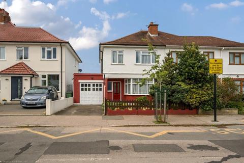 3 bedroom semi-detached house to rent, Cannonbury Avenue