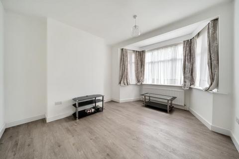 3 bedroom semi-detached house to rent, Cannonbury Avenue