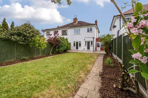 3 bedroom semi-detached house to rent, Cannonbury Avenue